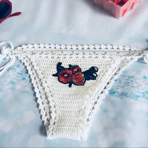 COPY - COPY - Roses appliqué  crochet bikini bottom - Picture 3 of 9